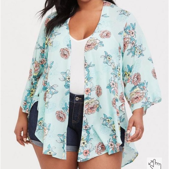 Torrid Crepe Shirttail Kimono Size 1/2 - Picture 1 of 10